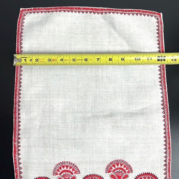 Vintage Embroidered Table Linen Set of 4 Placemats & 5 Napkins - Picture 7 of 10